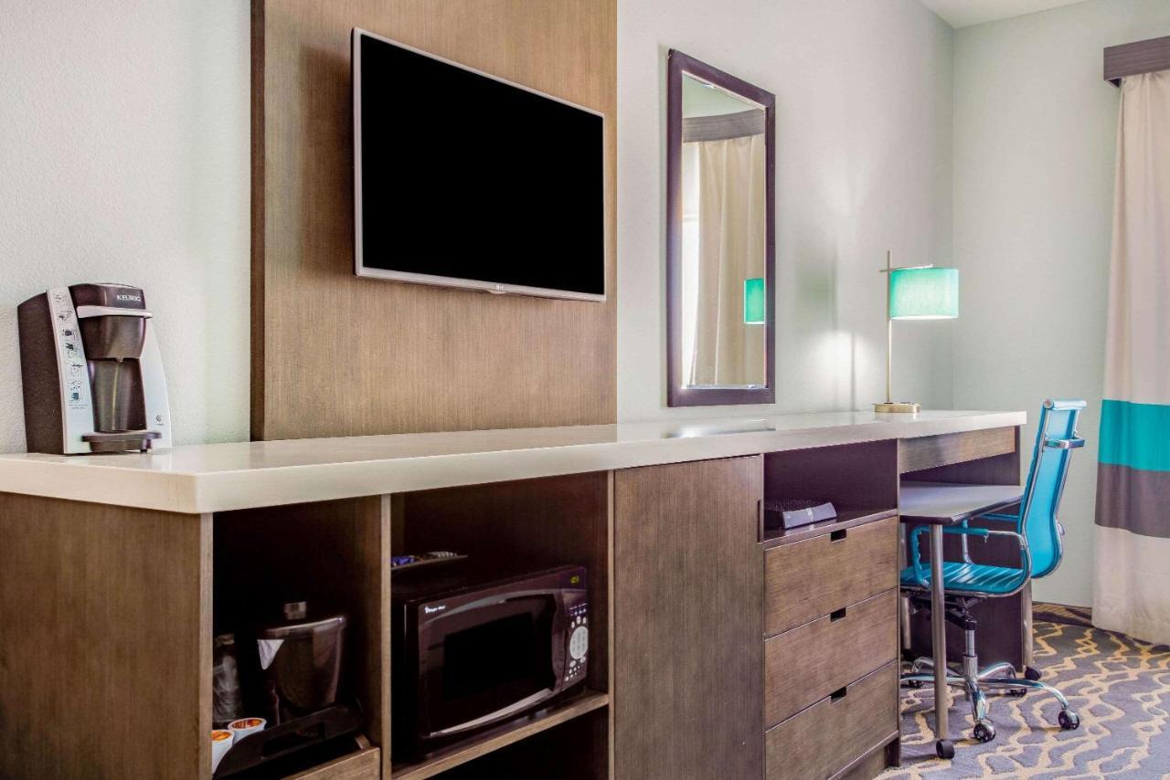 La Quinta & By Wyndham Northlake Ft. Worth Hotel